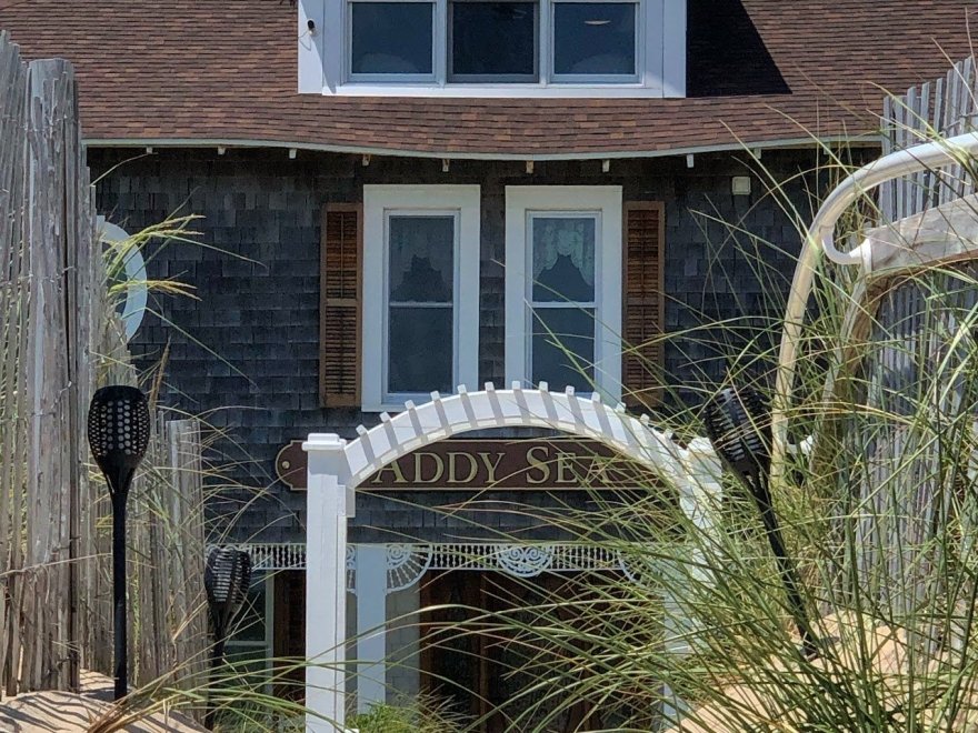 Addy Sea Historic Oceanfront Inn