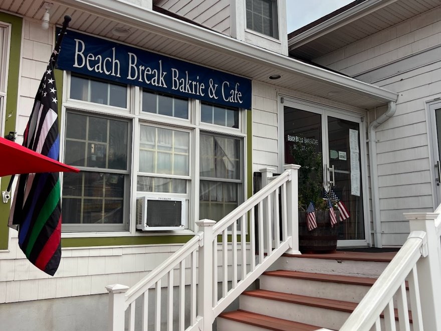 Beach Break & Bakrie