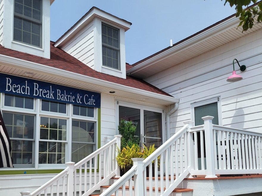 Beach Break & Bakrie