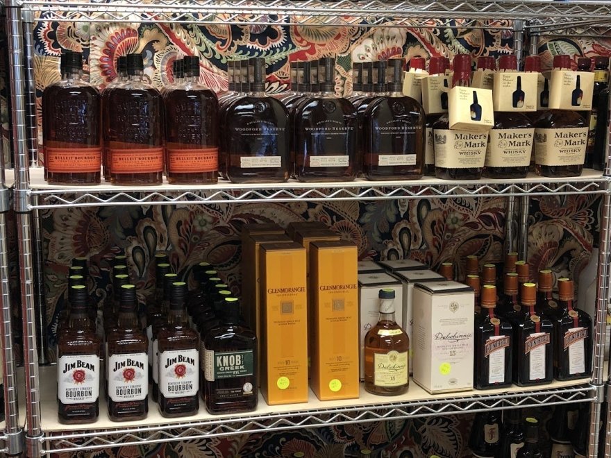 Dana's Pantry & Package store